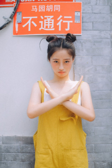 小女孩肚子疼视频